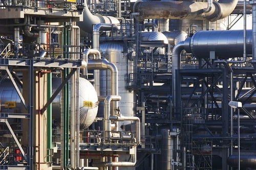 上半年化工原料生產(chǎn)超額完成計劃，材料科學(xué)研究助力產(chǎn)能提升